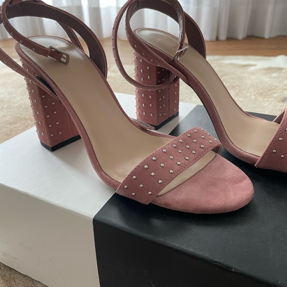 Shoes blush pink suede studded